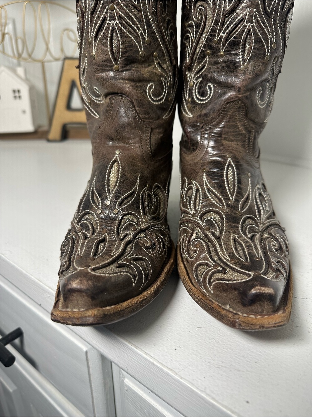 **SOLD**Corral Style Women’s 7.5 Brown Embroidered Cowboy Boots Distressed - Picture 4 of 9